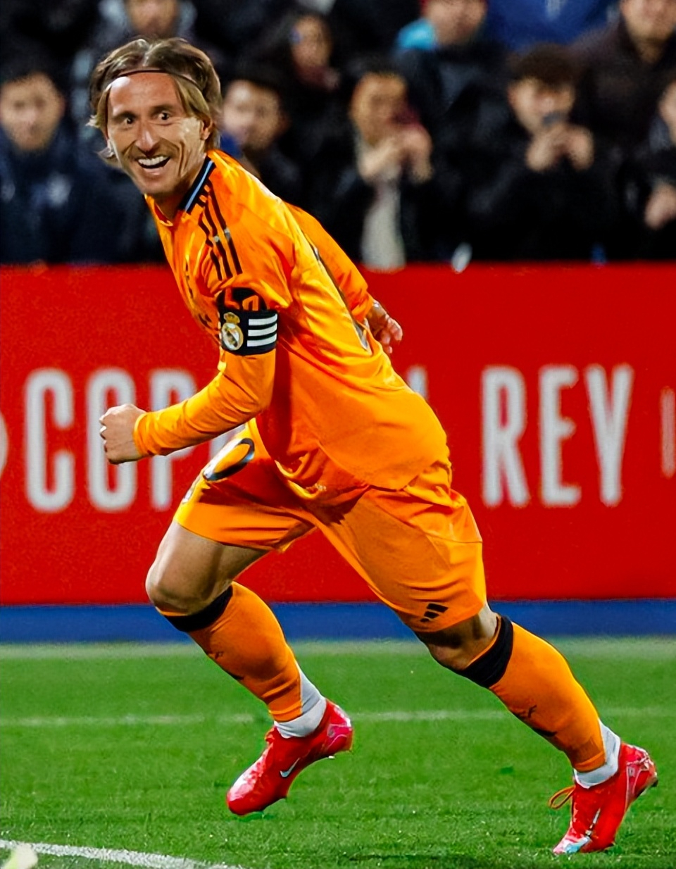 赛地聚焦：国王杯加时末段热度飙升，托特纳姆调整名单，球迷炸锅，控场能力受关注的简单介绍开云官网登录平台